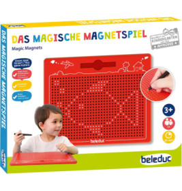 Ein Kind spielt mit rotem Magnetboard und Stift auf der Schachtel steht Das Magische Magnetspiel von Beleduc.