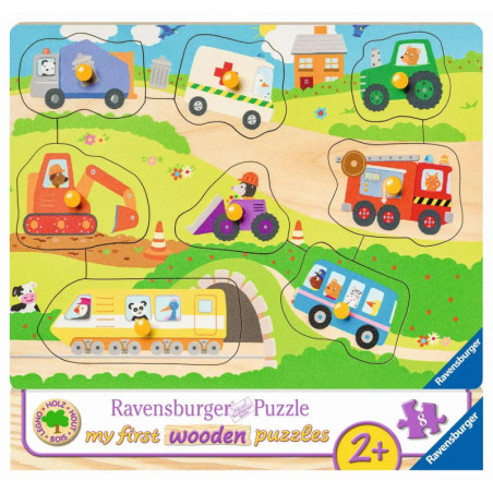Buntes Holzpuzzle für Kleinkinder mit Cartoon-Fahrzeugen und Tieren vor grünem Landschaftshintergrund.