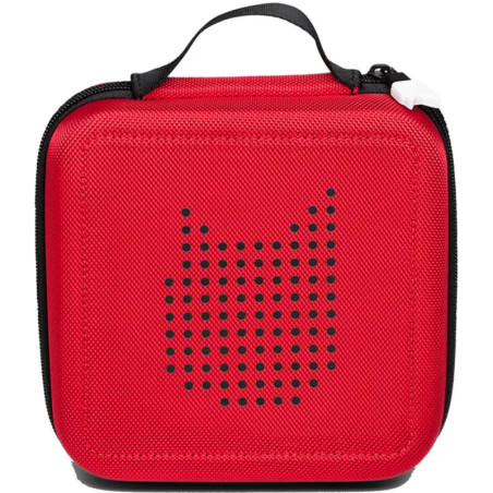 Roter, quadratischer Tragekoffer mit Griff und schwarzem, gepunktetem Katzenmotiv auf der Vorderseite. Roter, quadratischer Tragekoffer mit Griff und schwarzem, gepunktetem Katzenmotiv auf der Vorderseite.