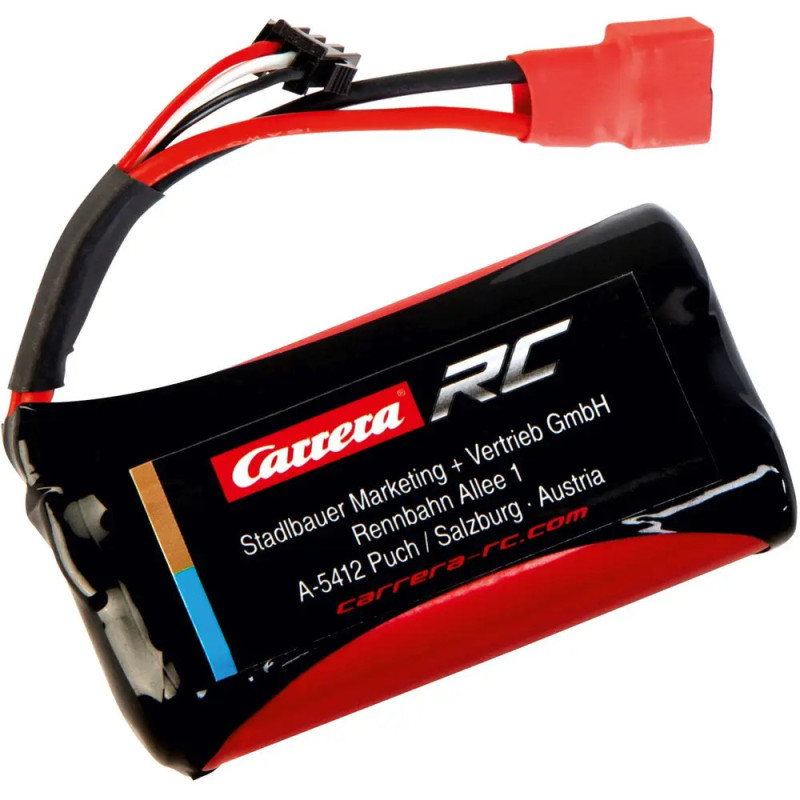 Rechteckiger Carrera RC-Akku mit roten und schwarzen Kabeln sowie Carrera-Logo auf dem Etikett. Rechteckiger Carrera RC-Akku mit roten und schwarzen Kabeln sowie Carrera-Logo auf dem Etikett.