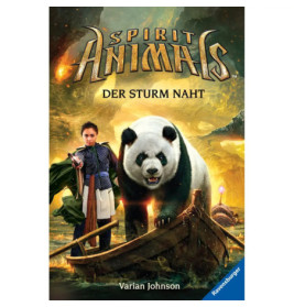 Ein Mädchen und ein Riesenpanda stehen auf einem Holzboot vor einer fantasievollen Landschaft.