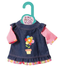 Puppenkleid im Jeans-Look mit rosa Ärmeln und Blumentopf-Motiv an einem türkisfarbenen Bügel.