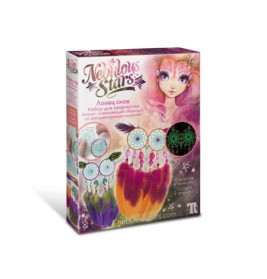 Nebulous Stars Traumfänger-Bastelset mit Fantasie-Mädchenillustration und bunten Traumfänger-Designs auf der Box.