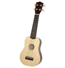 Kleine, helle Ukulele mit vier Saiten und dunklem Hals vor weißem Hintergrund.